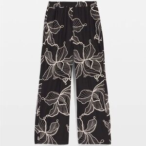 Chico's NWT lined embroidered Pull-on Wide leg Pants with pockets size 12